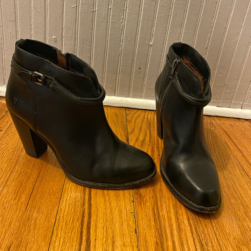 Rare Frye Jenny Seam Short bootie, black, size 8.5